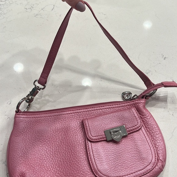 Convertible leather pink purse - Picture 2 of 3